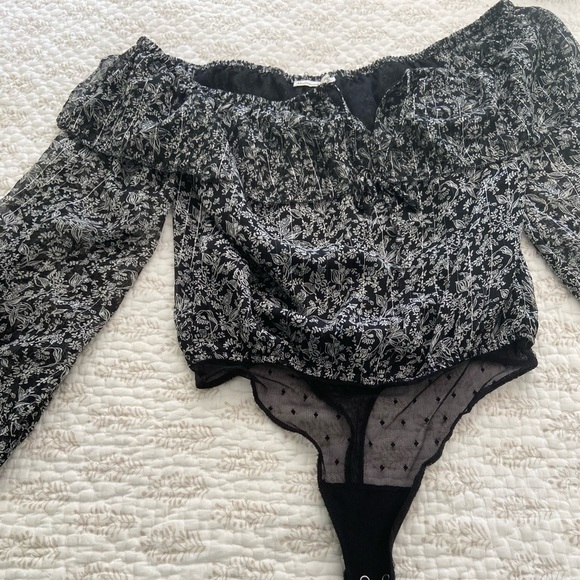 Abercrombie and Fitch Off the Shoulder Body Suit - Picture 12 of 16